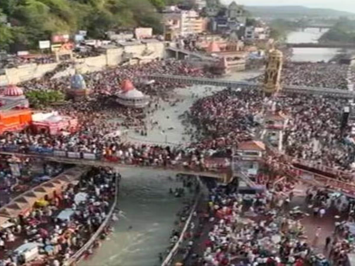 सोमवती अमावस्या पर उमड़ा श्रद्धालुओं का सैलाब