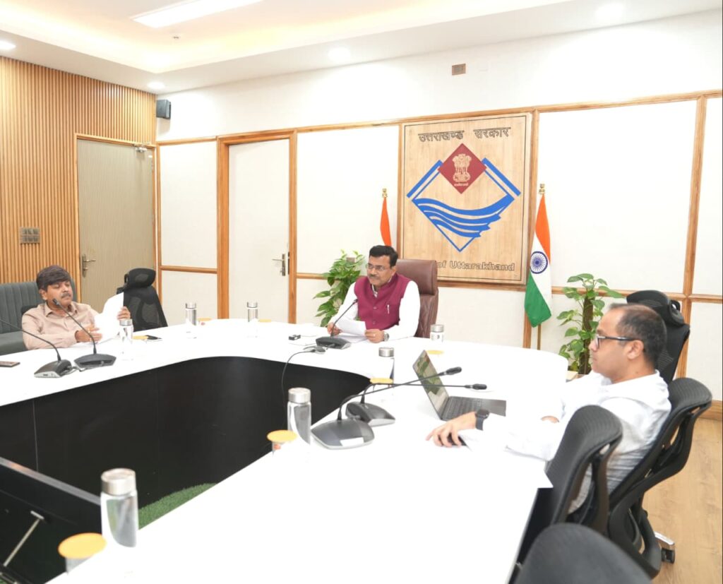 मुख्य सचिव ने जिलाधिकारियों संग बैठक में शिक्षा सुधार, पीएम पोषण और विद्यालयों के 100% विद्युतीकरण पर दिए निर्देश